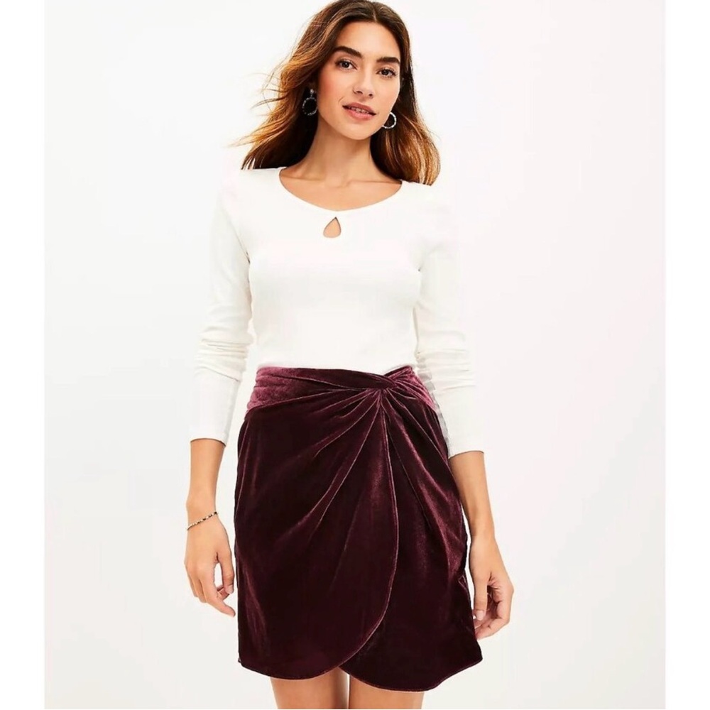 •LOFT• Velvet Twist Shift Skirt In Crushed Blackberry - Size 10 - Picture 2 of 8